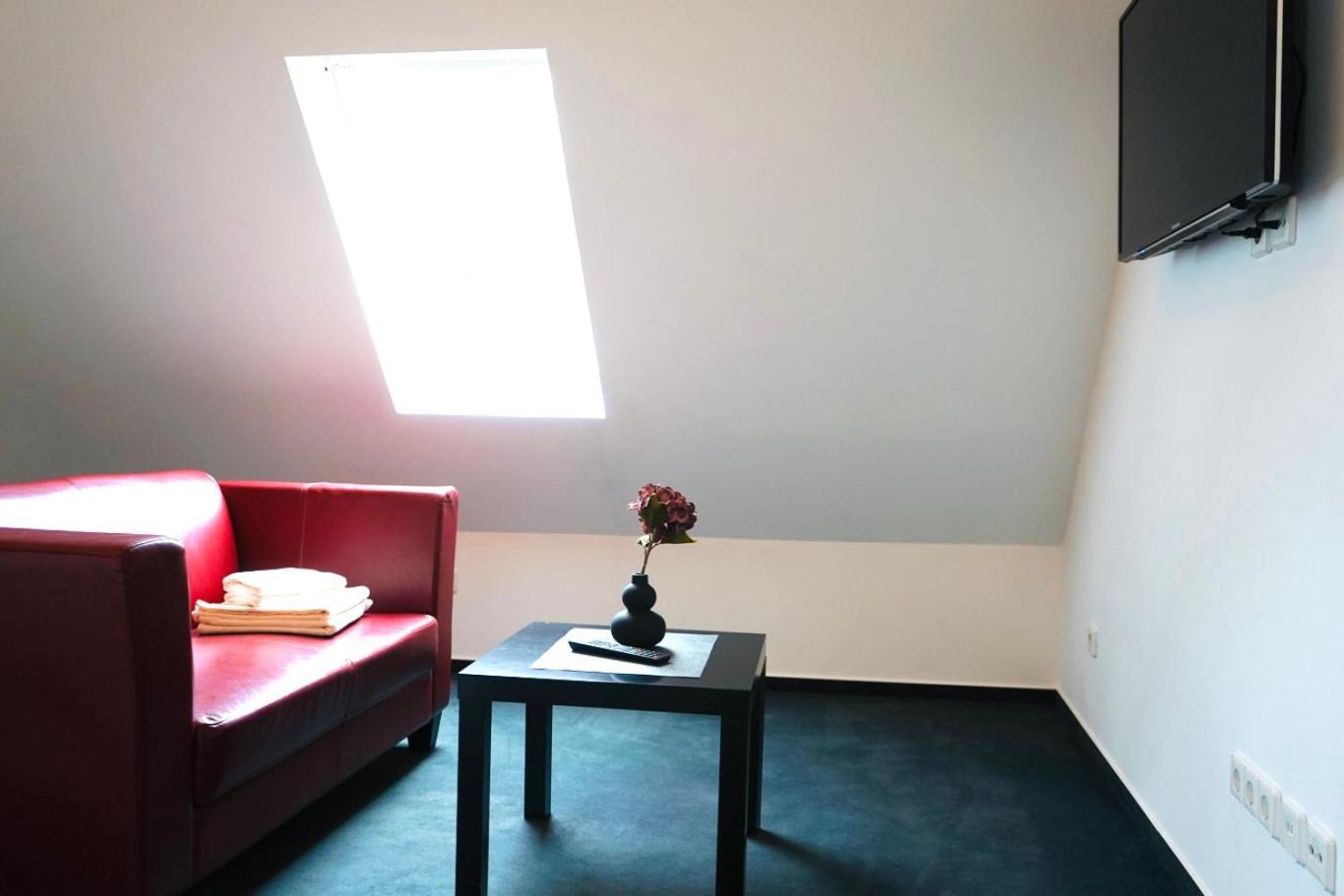 Haus Im Gruenen Fuer 6 Personen-3 Schlafzimmer- 3 Baedern -Waschmaschine-Grosse Terrasse- Vollausgestattete Kueche Wolfsburg Buitenkant foto